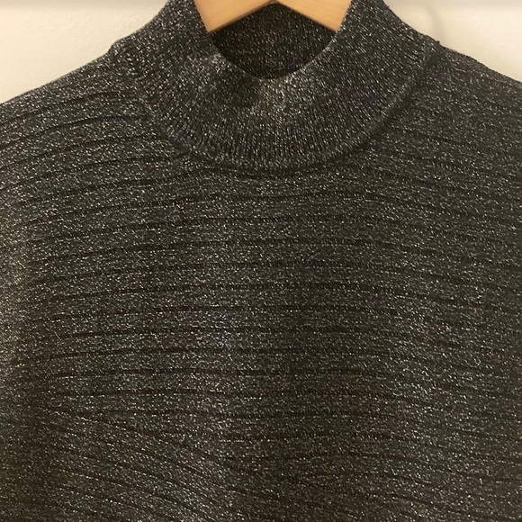 Dana Buchman large top black metallic threads sleeveless - Picture 7 of 12